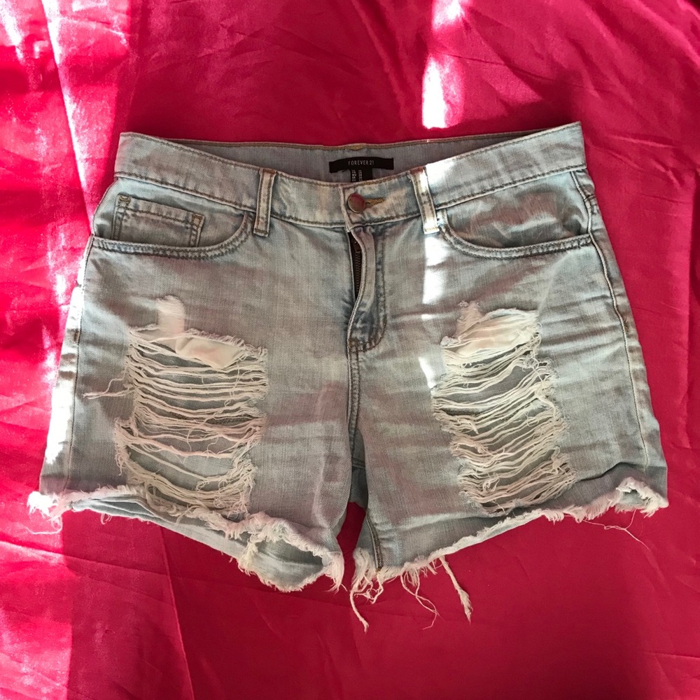 Forever 21 ripped Jean shorts size 28